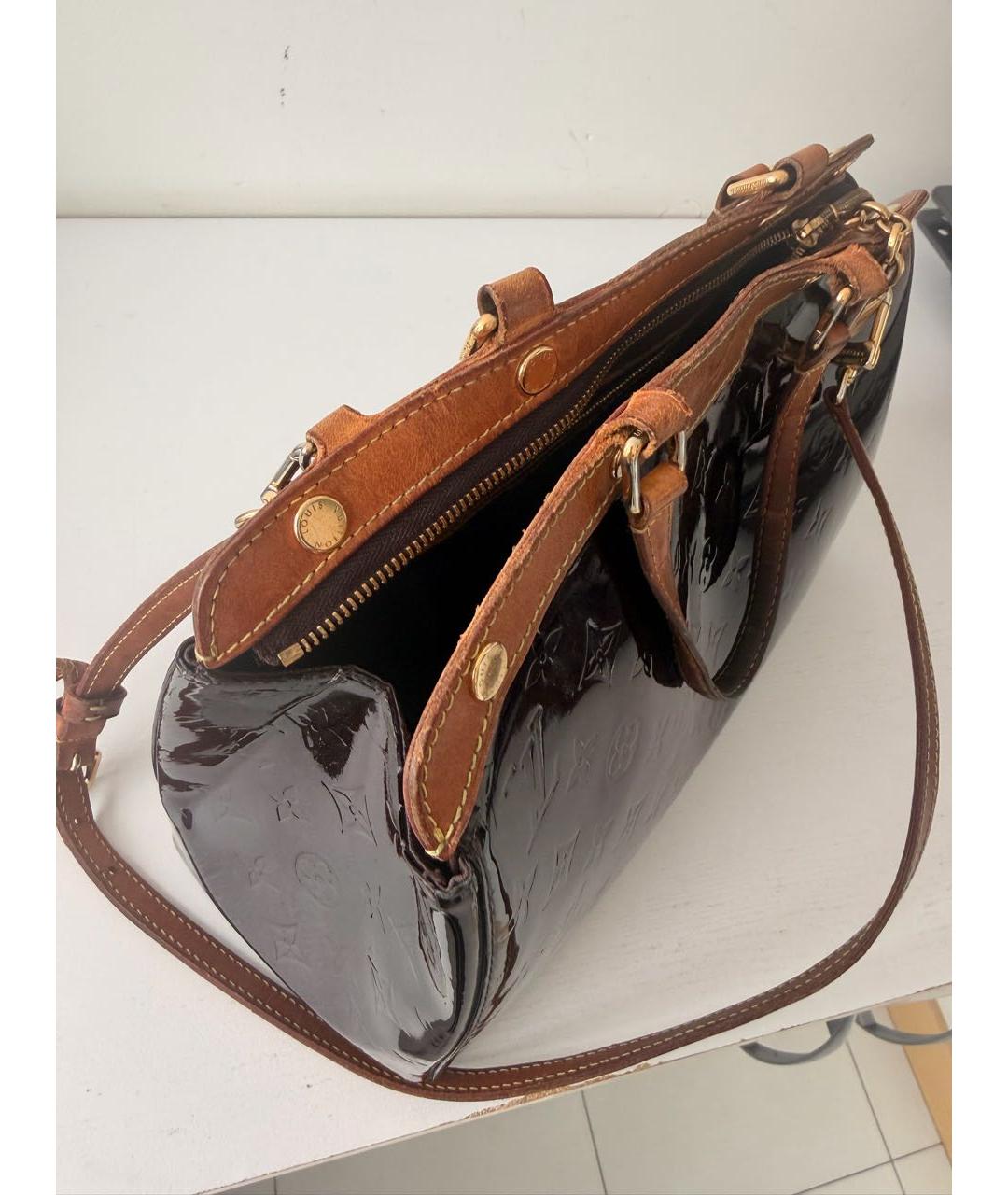 LOUIS VUITTON Бордовая сумка с короткими ручками из лакированной кожи, фото 6