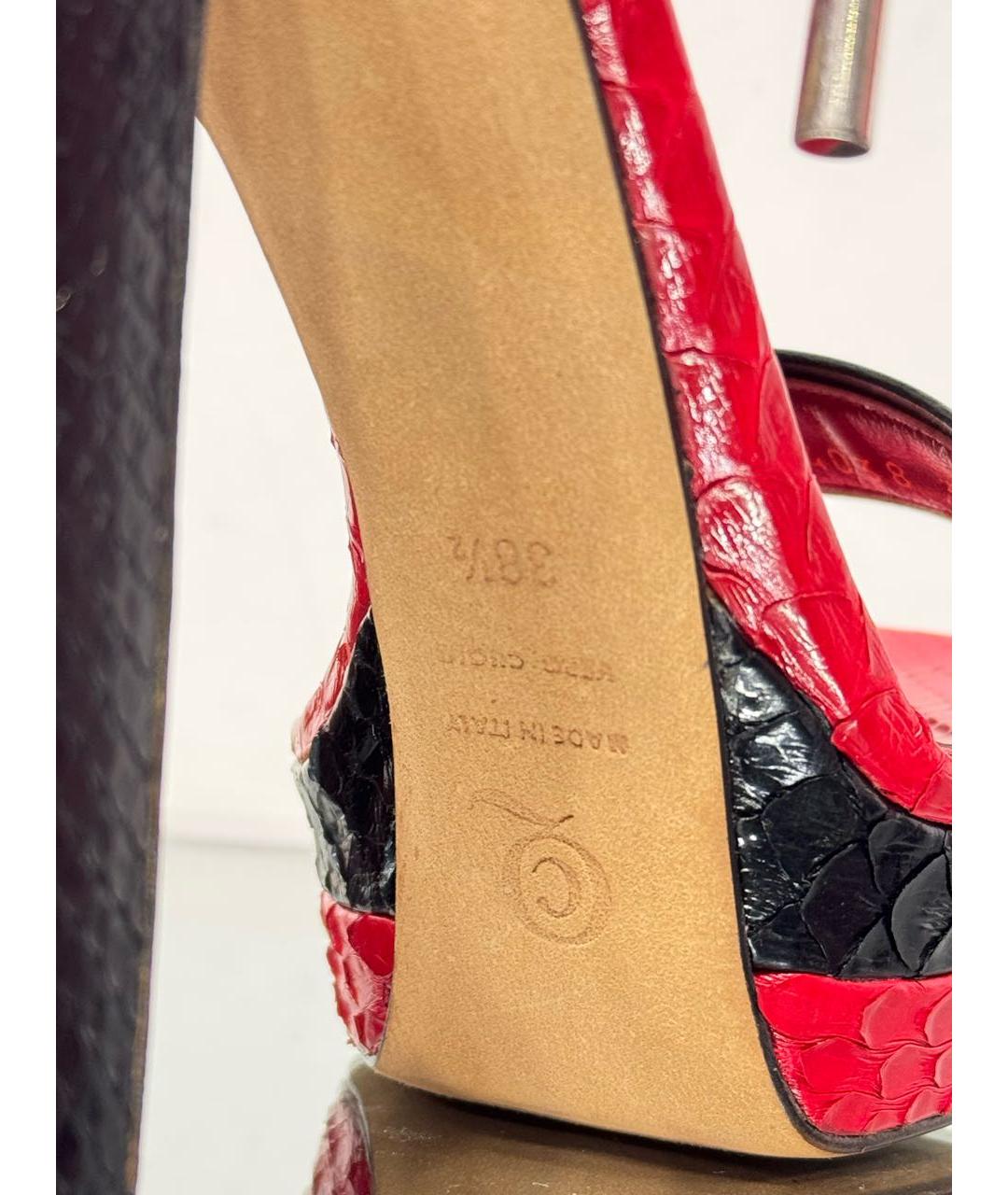 ALEXANDER MCQUEEN Красные босоножки из экзотической кожи, фото 6