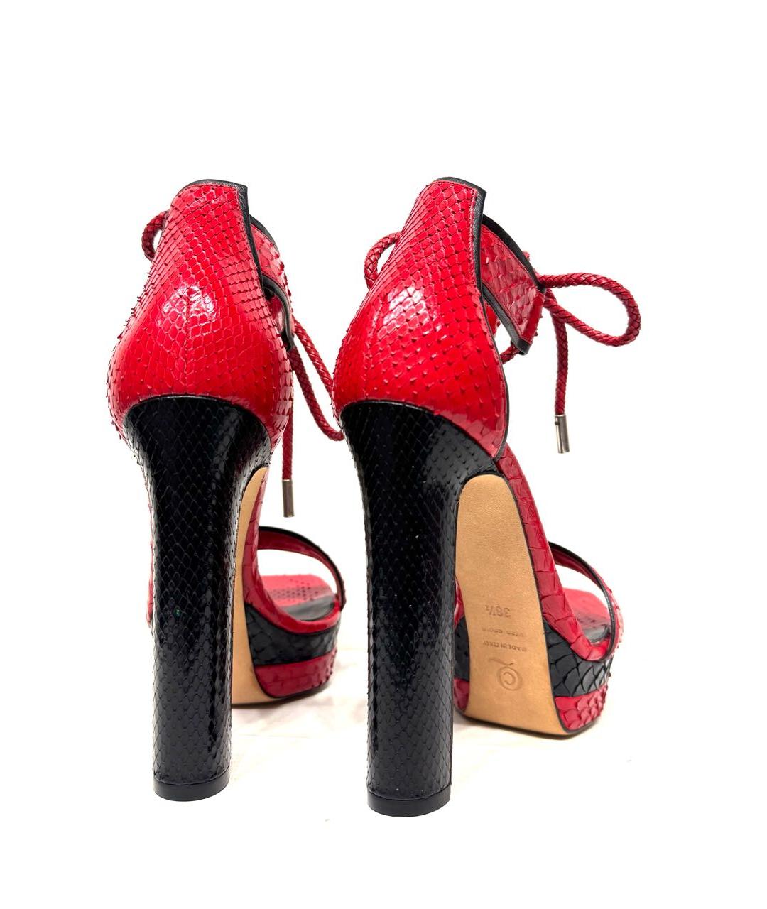 ALEXANDER MCQUEEN Красные босоножки из экзотической кожи, фото 4