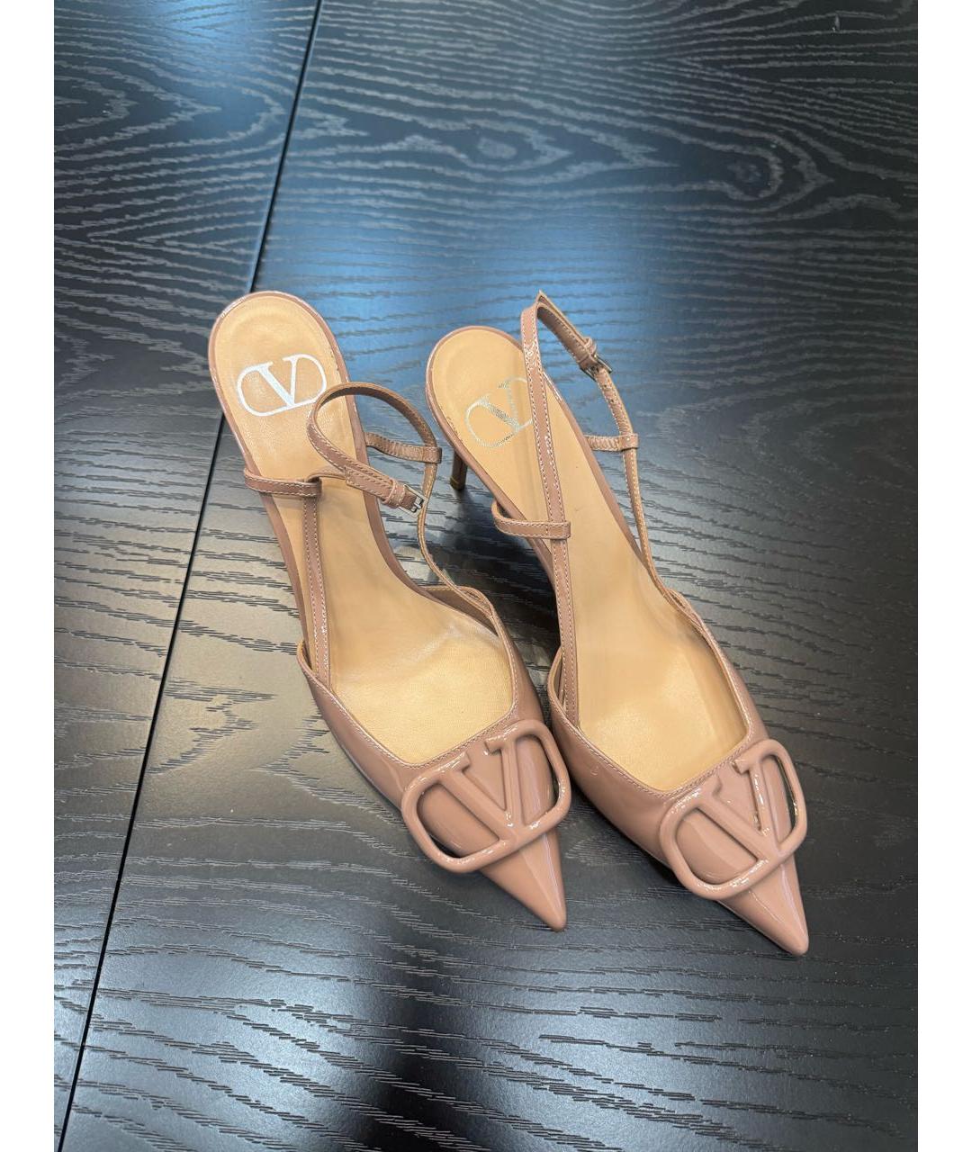 VALENTINO Бежевые туфли из лакированной кожи, фото 2