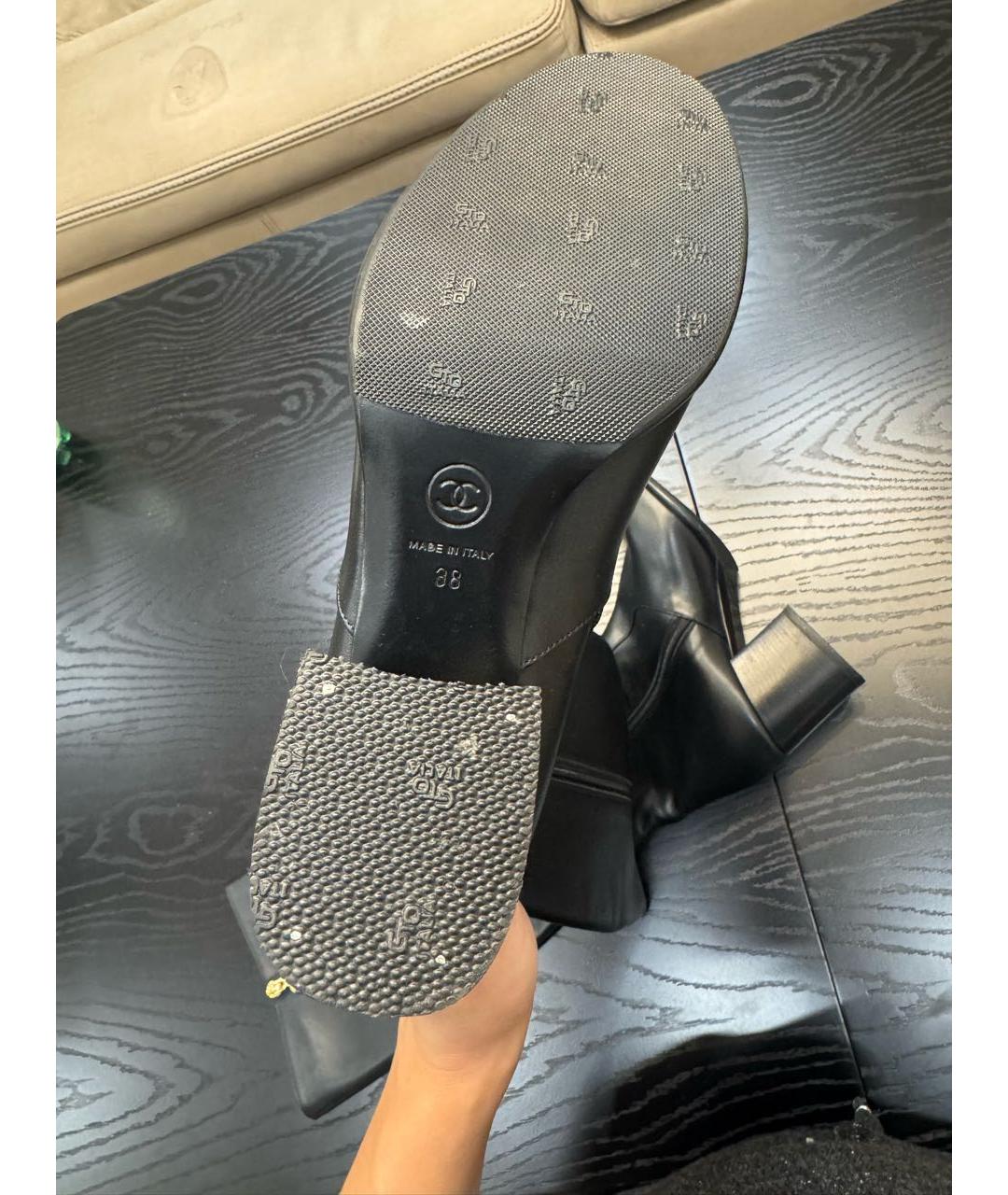 CHANEL Черные кожаные сапоги, фото 6