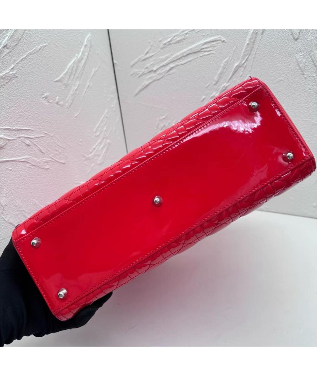 CHRISTIAN DIOR Красная сумка через плечо из лакированной кожи, фото 8