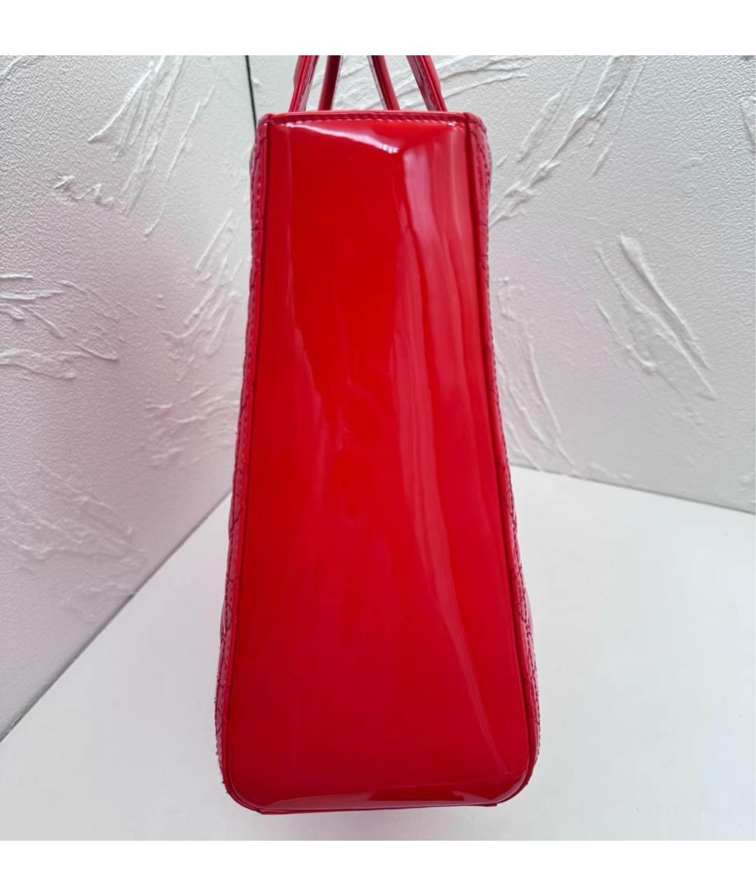 CHRISTIAN DIOR Красная сумка через плечо из лакированной кожи, фото 3