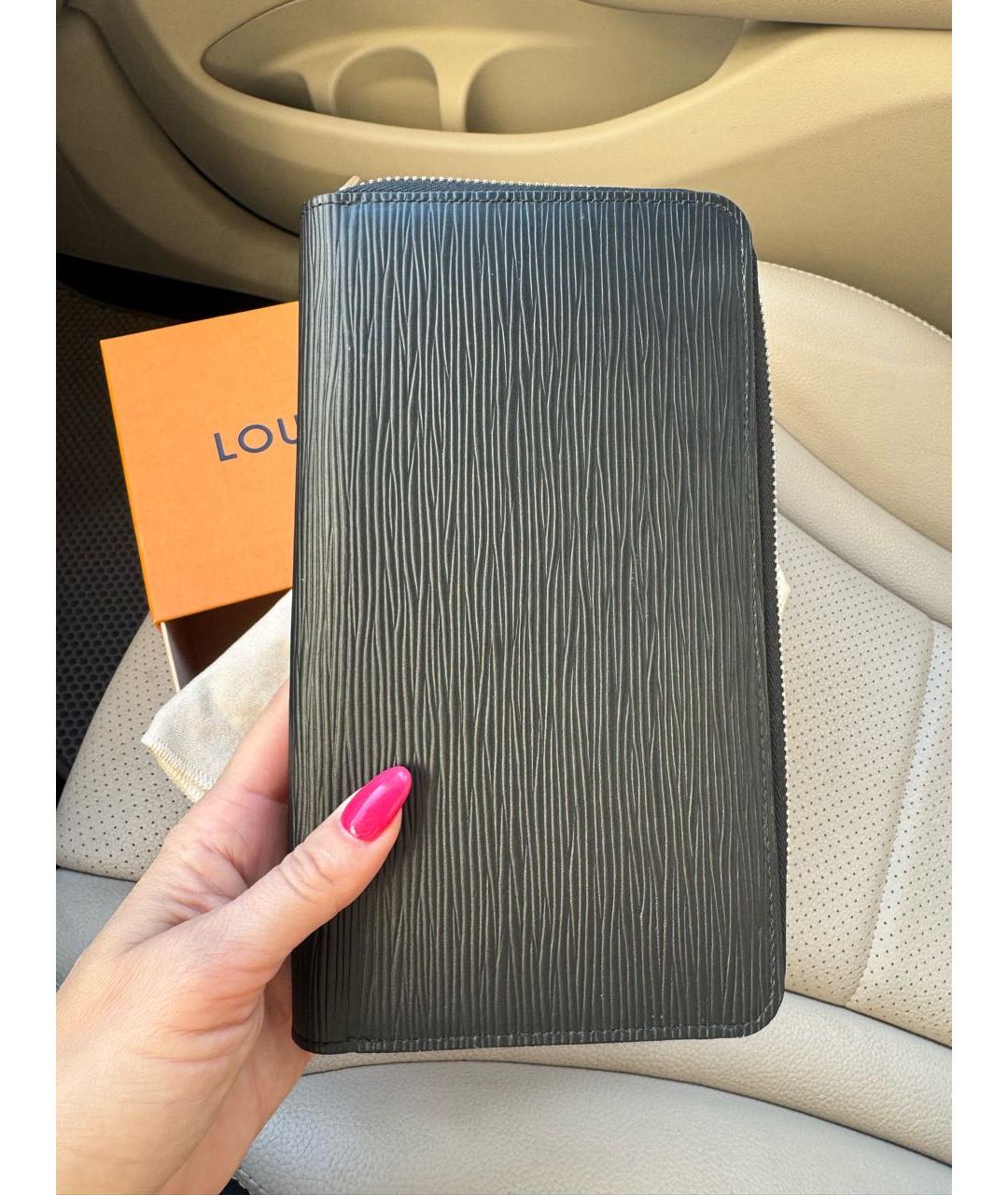 LOUIS VUITTON Черный кожаный кошелек, фото 3