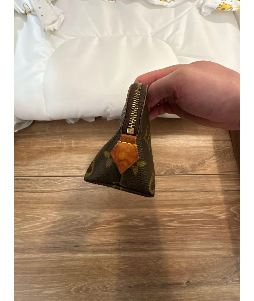 LOUIS VUITTON Коричневая кожаная косметичка, фото 5