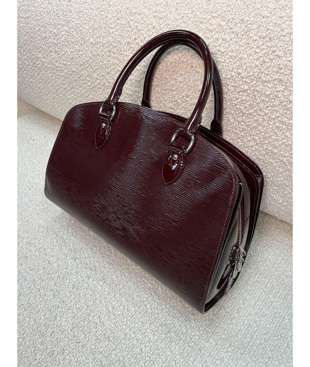 LOUIS VUITTON Бордовая сумка с короткими ручками из лакированной кожи, фото 5