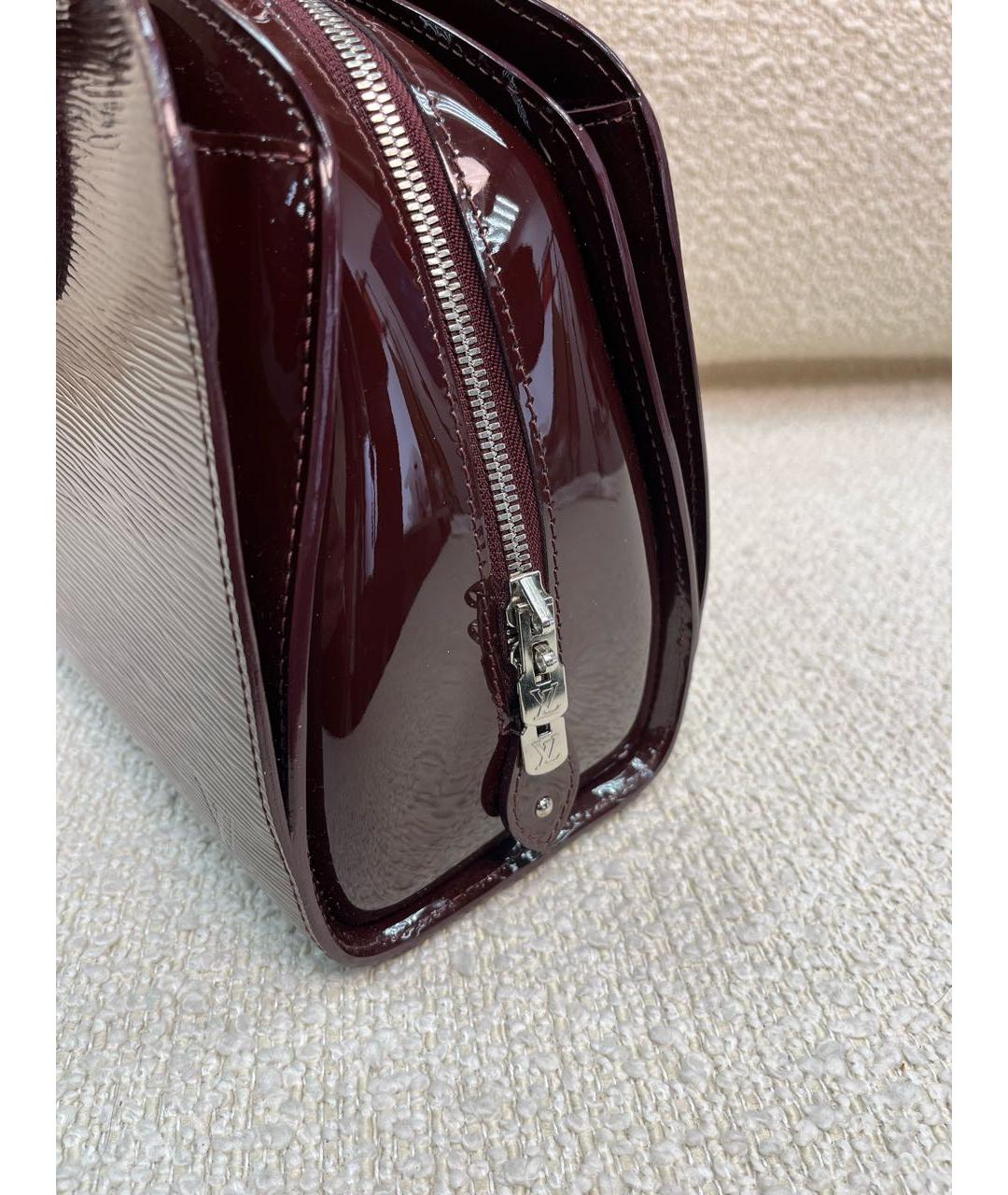 LOUIS VUITTON Бордовая сумка с короткими ручками из лакированной кожи, фото 6