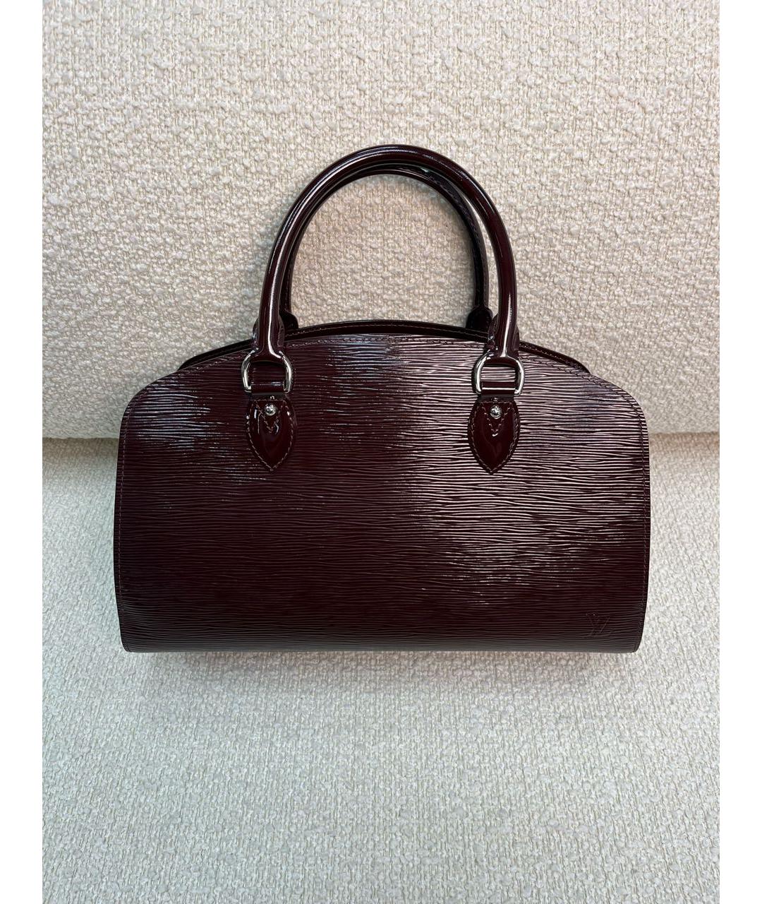 LOUIS VUITTON Бордовая сумка с короткими ручками из лакированной кожи, фото 9