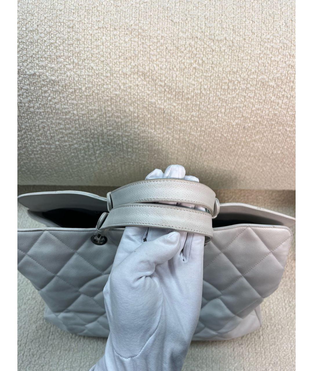 CHANEL Белая кожаная сумка с короткими ручками, фото 6