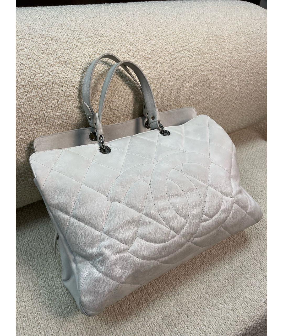 CHANEL Белая кожаная сумка с короткими ручками, фото 2