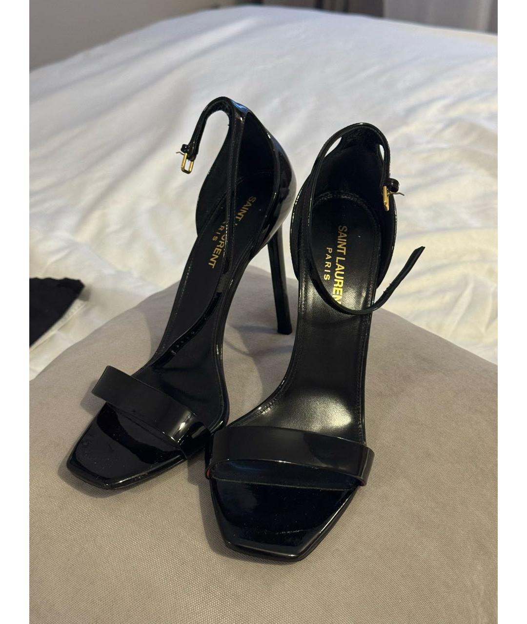 SAINT LAURENT Черные босоножки из лакированной кожи, фото 3