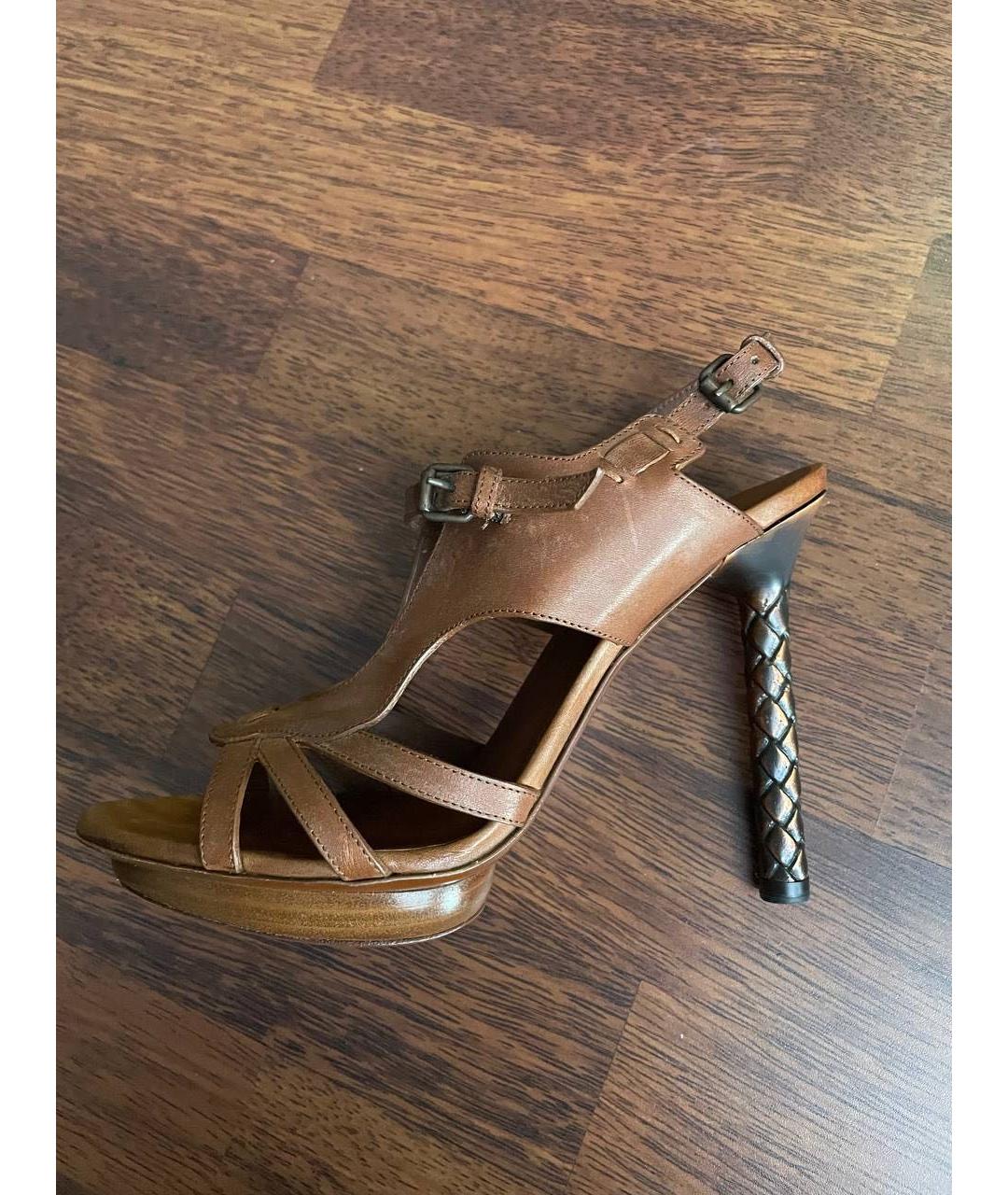 BOTTEGA VENETA Коричневые кожаные босоножки, фото 5