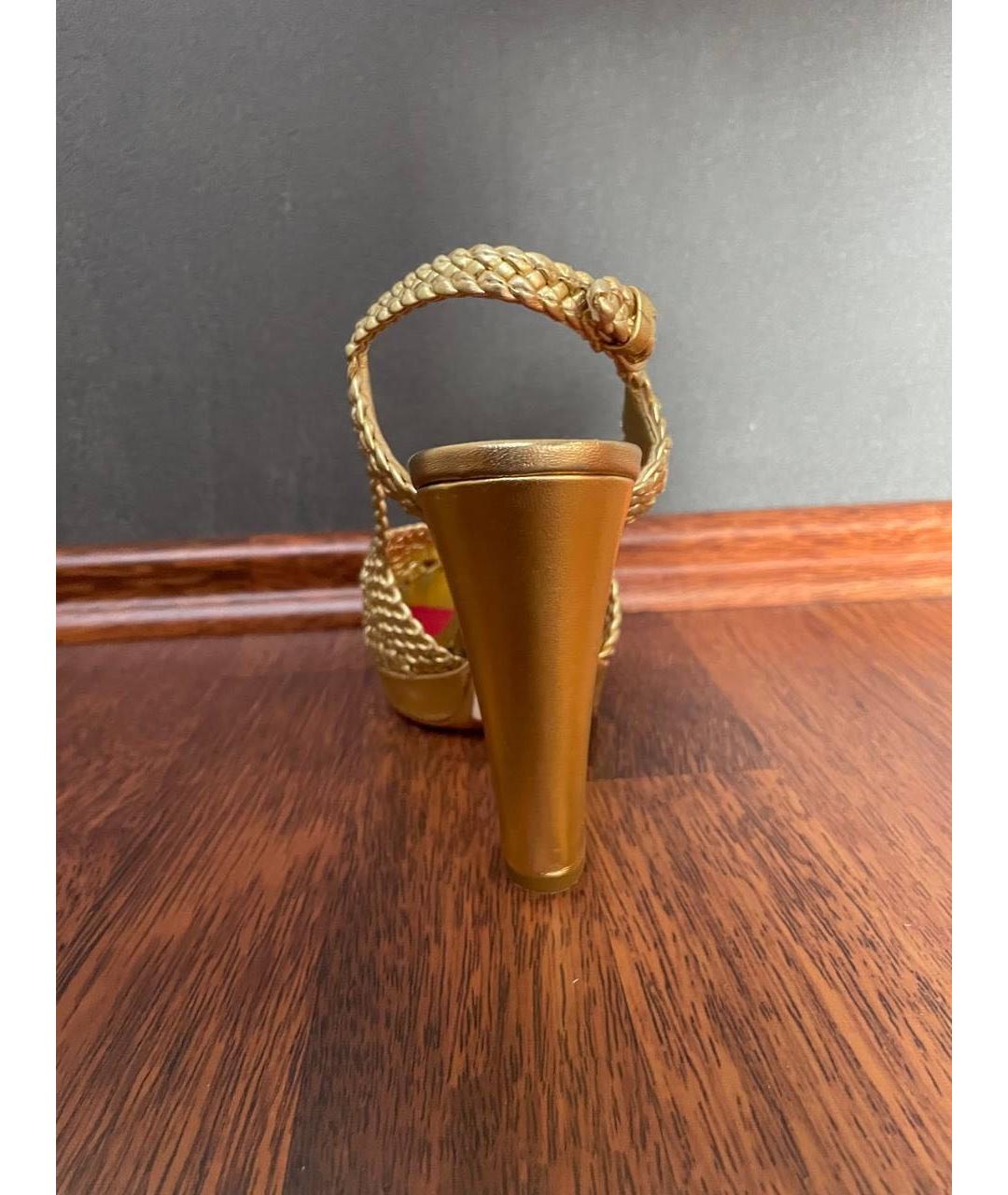 MOSCHINO Золотые кожаные босоножки, фото 3