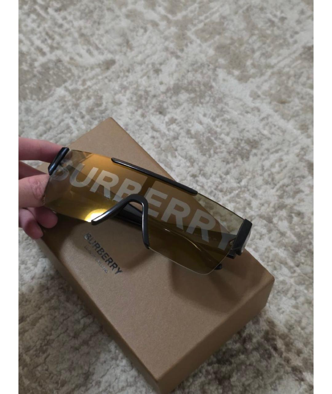 BURBERRY Черные пластиковые солнцезащитные очки, фото 3