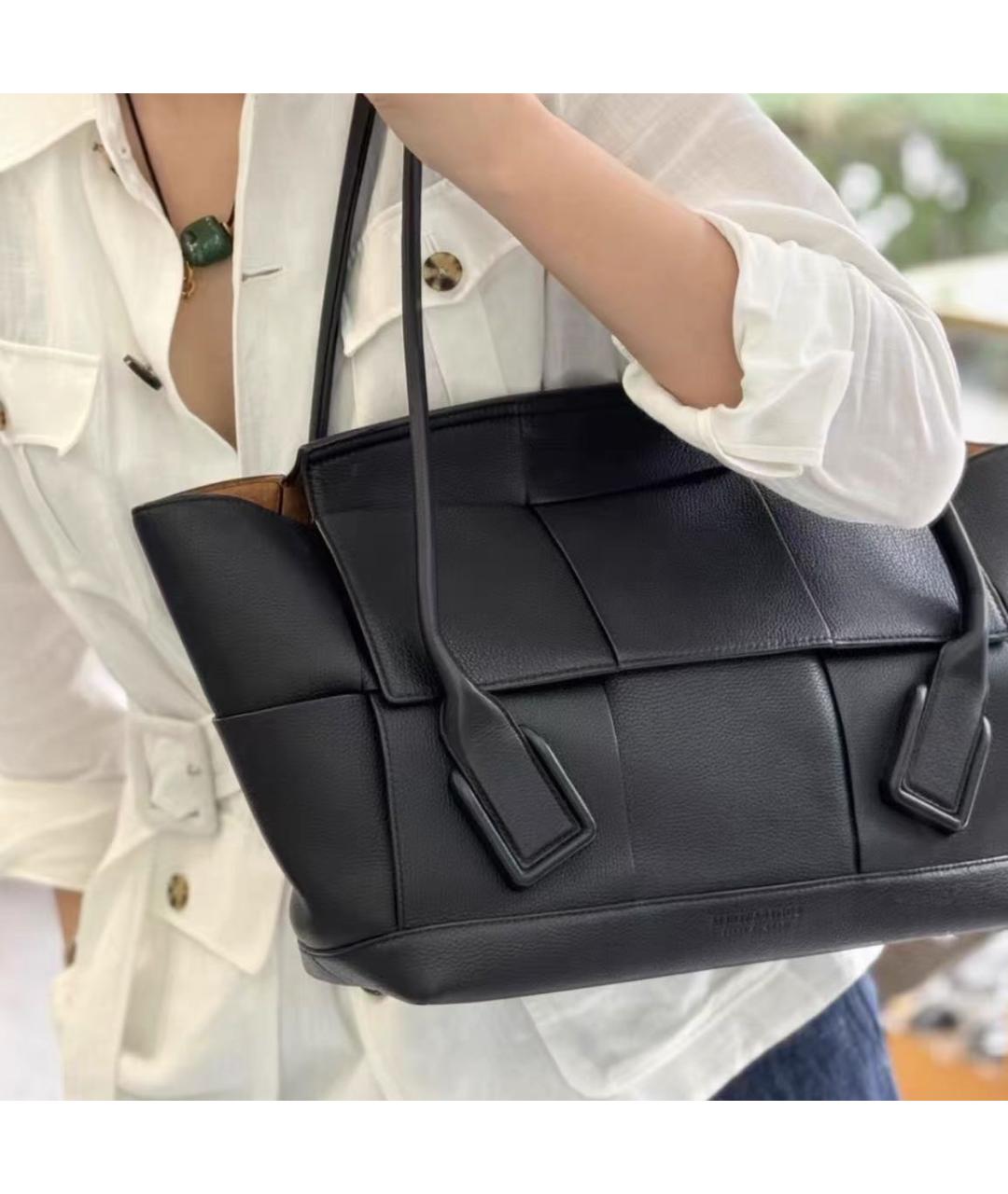 BOTTEGA VENETA Черная кожаная сумка через плечо, фото 3