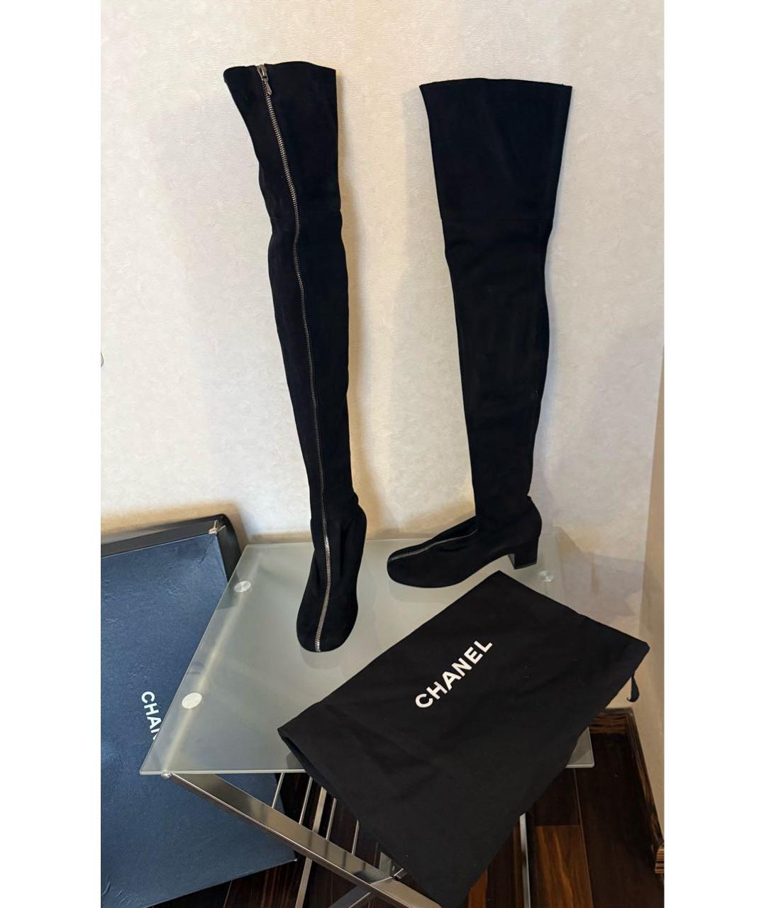 CHANEL Черные замшевые ботфорты, фото 3