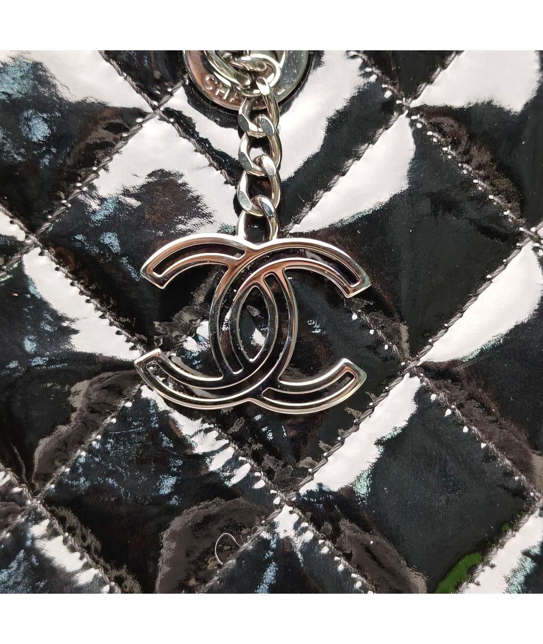 CHANEL Черная сумка через плечо из лакированной кожи, фото 7