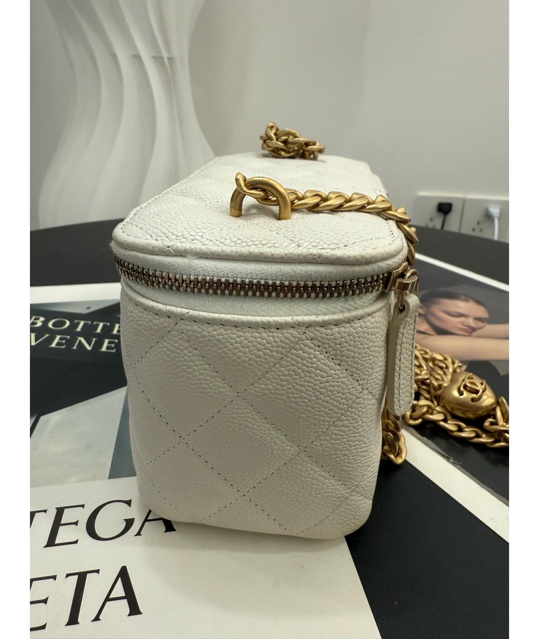 CHANEL Белая кожаная сумка через плечо, фото 3