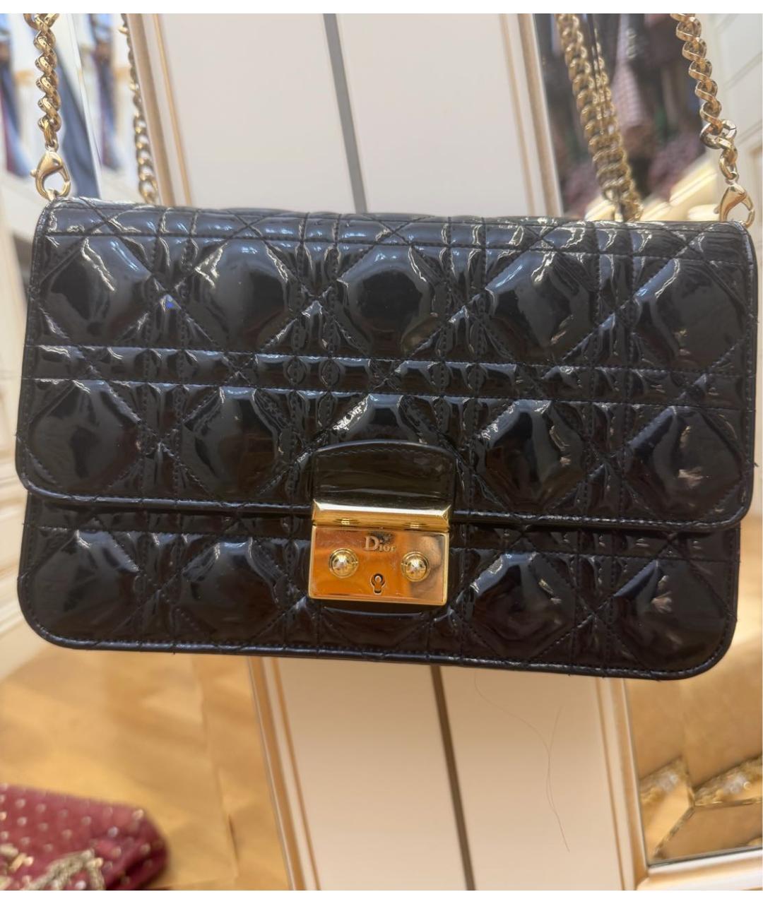 CHRISTIAN DIOR Черная сумка через плечо из лакированной кожи, фото 7