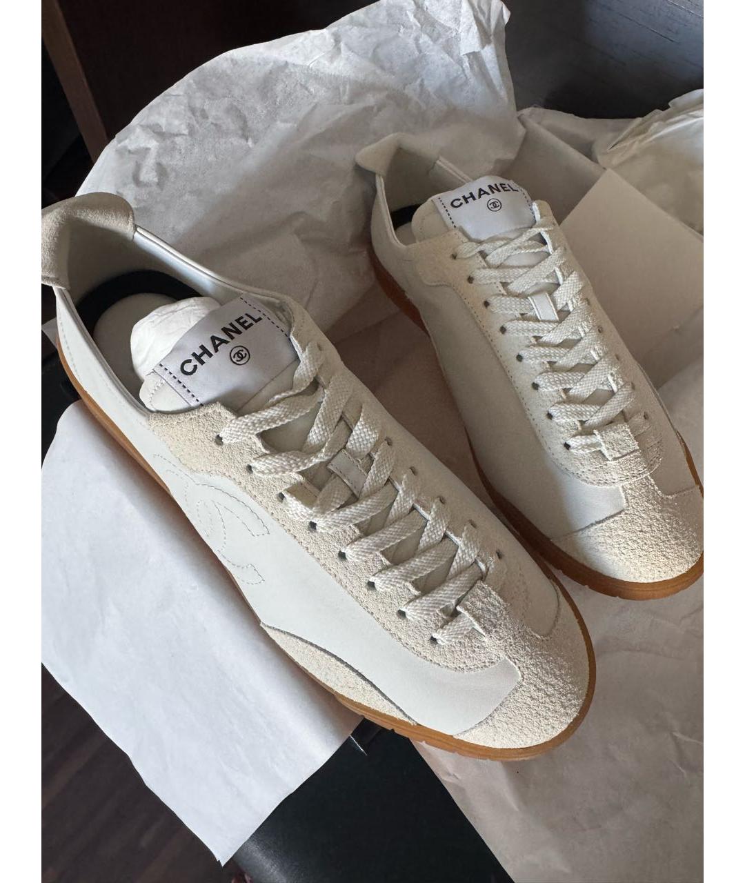 CHANEL Бежевые кожаные кроссовки, фото 2