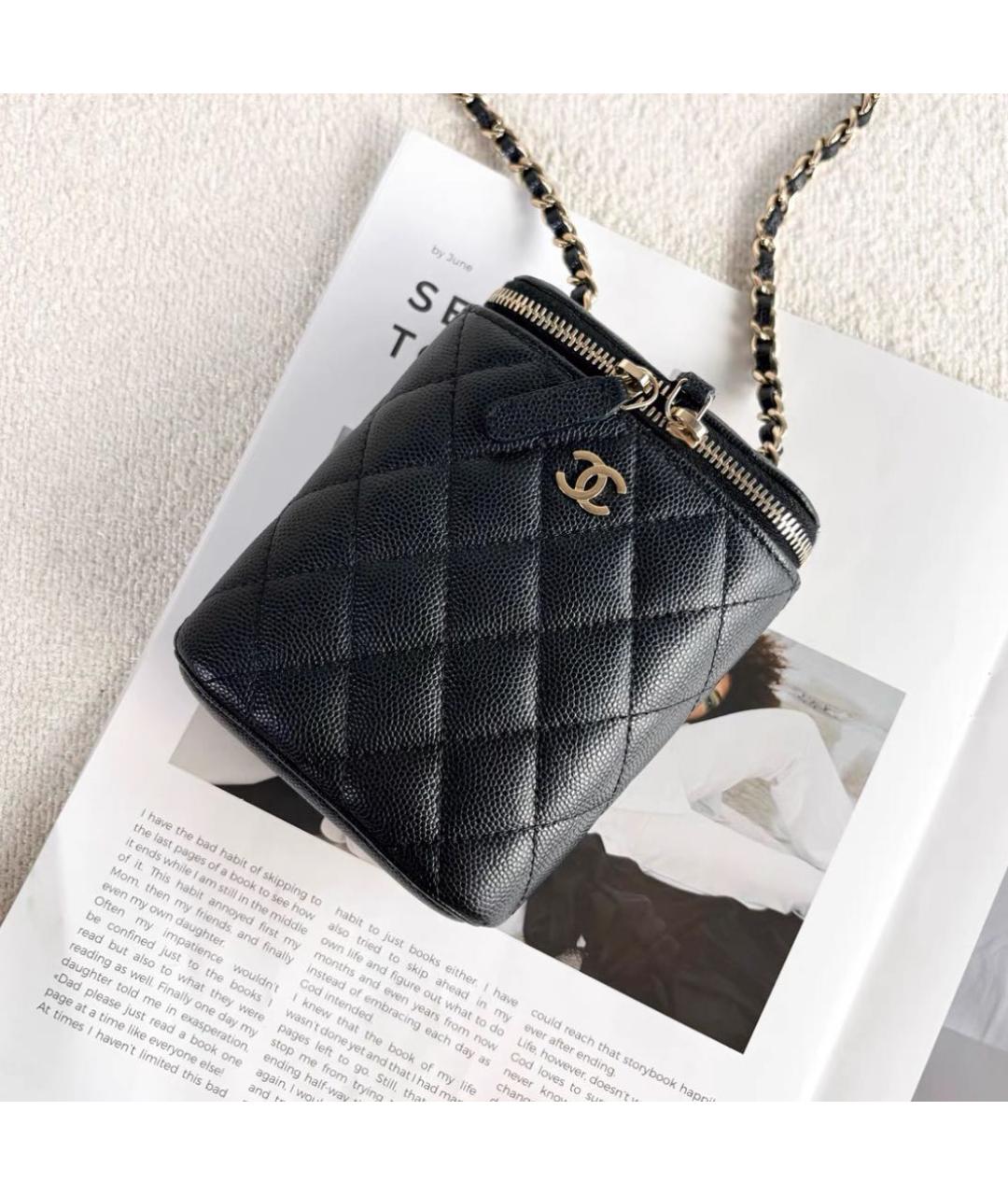 CHANEL Черная кожаная сумка через плечо, фото 4