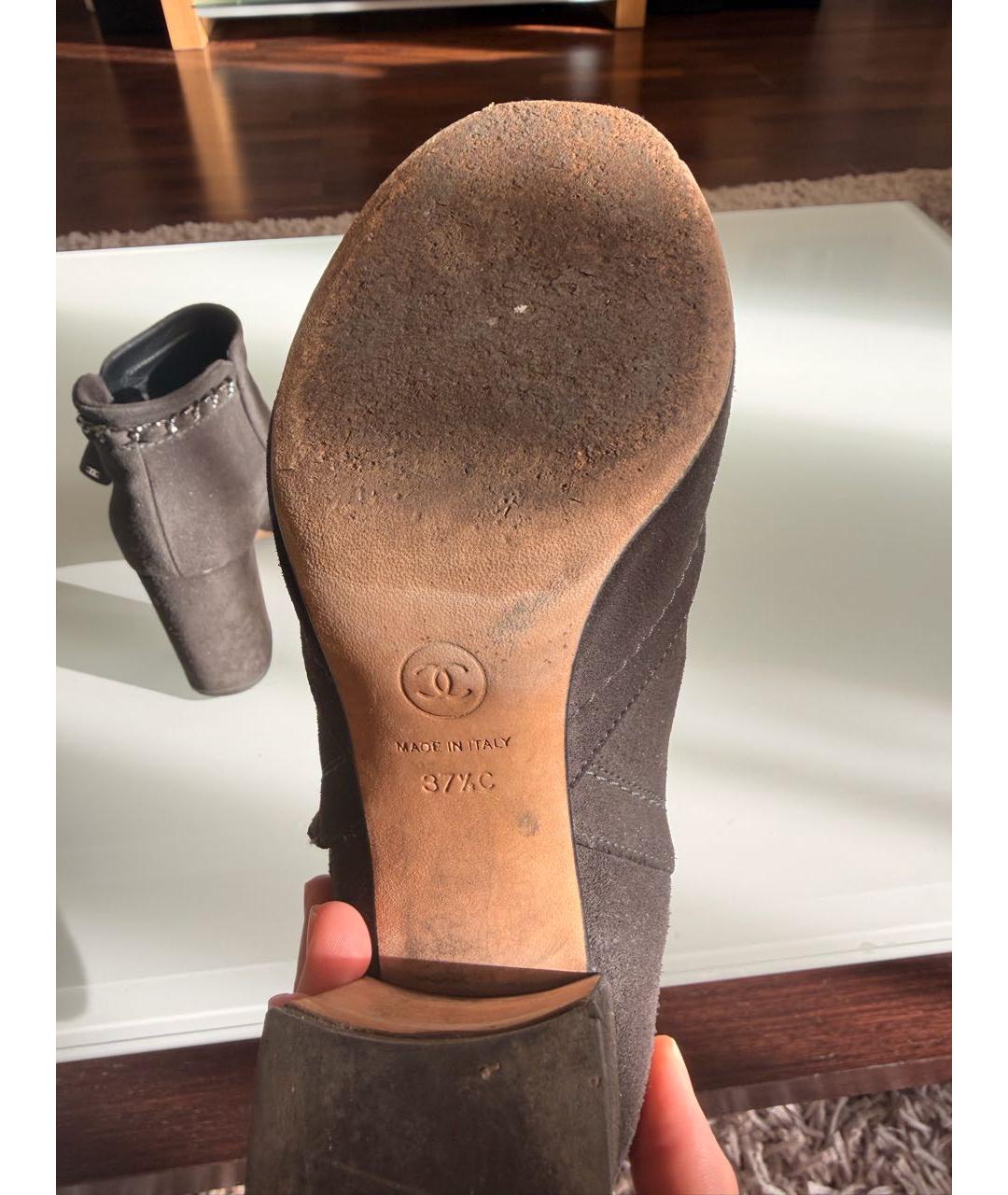 CHANEL Серые замшевые ботильоны, фото 4