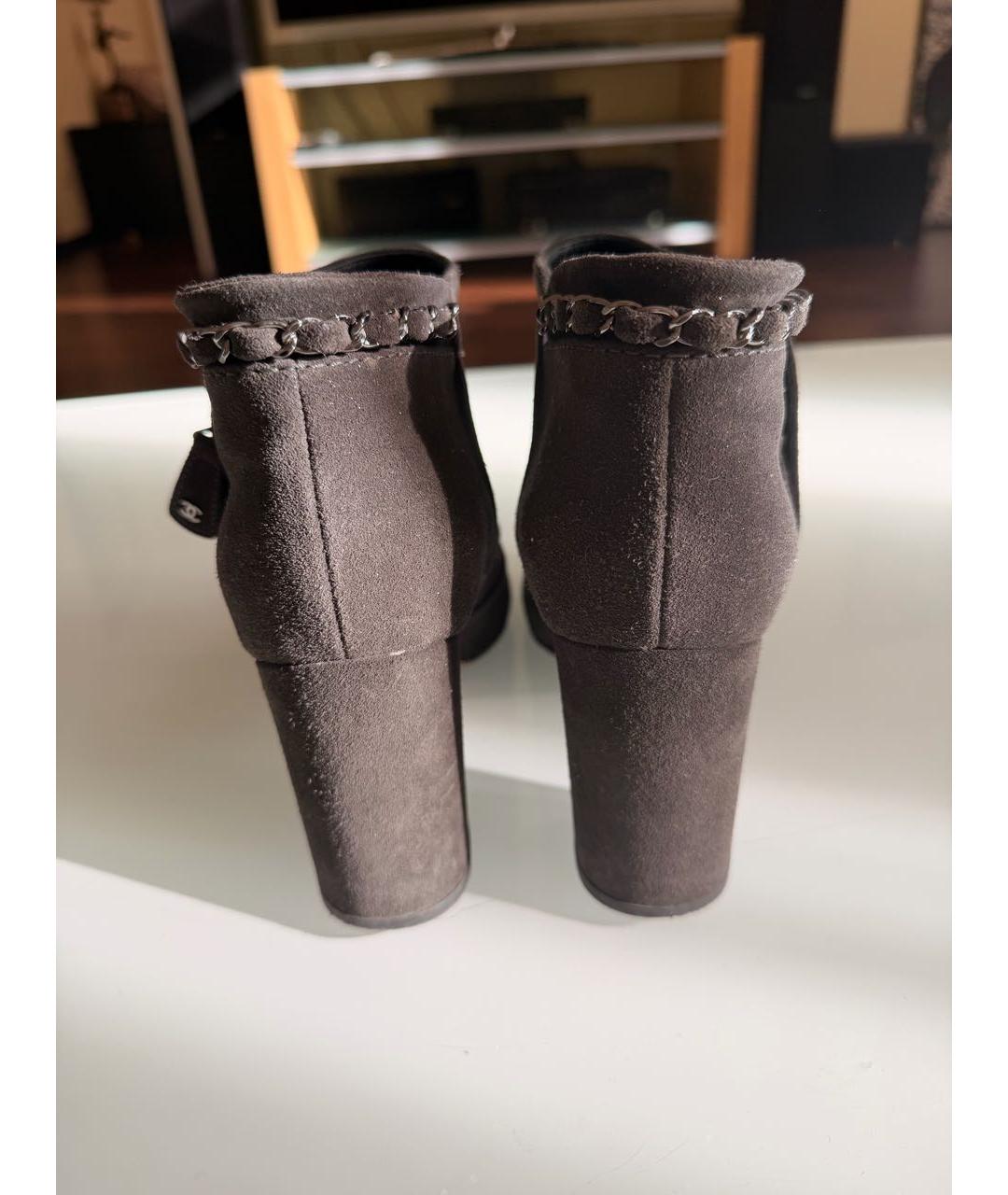 CHANEL Серые замшевые ботильоны, фото 3