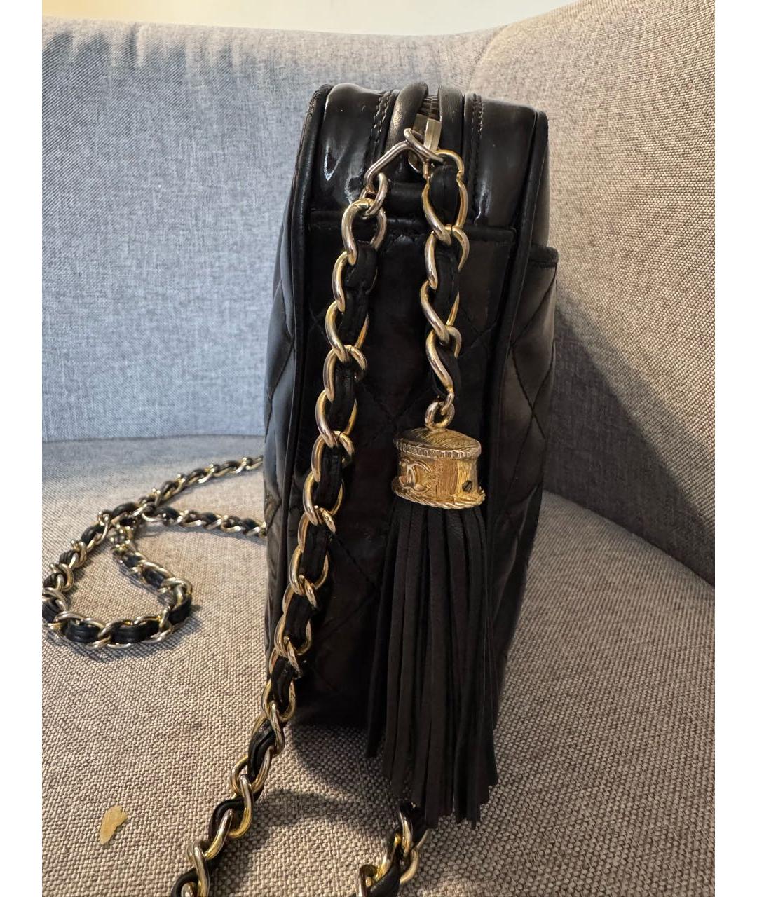 CHANEL Черная сумка через плечо из лакированной кожи, фото 6