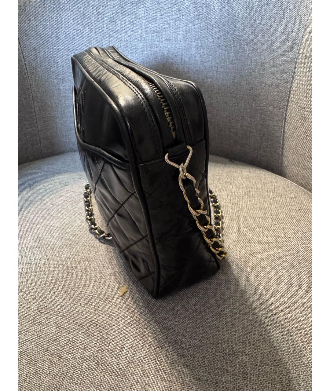 CHANEL Черная сумка через плечо из лакированной кожи, фото 2