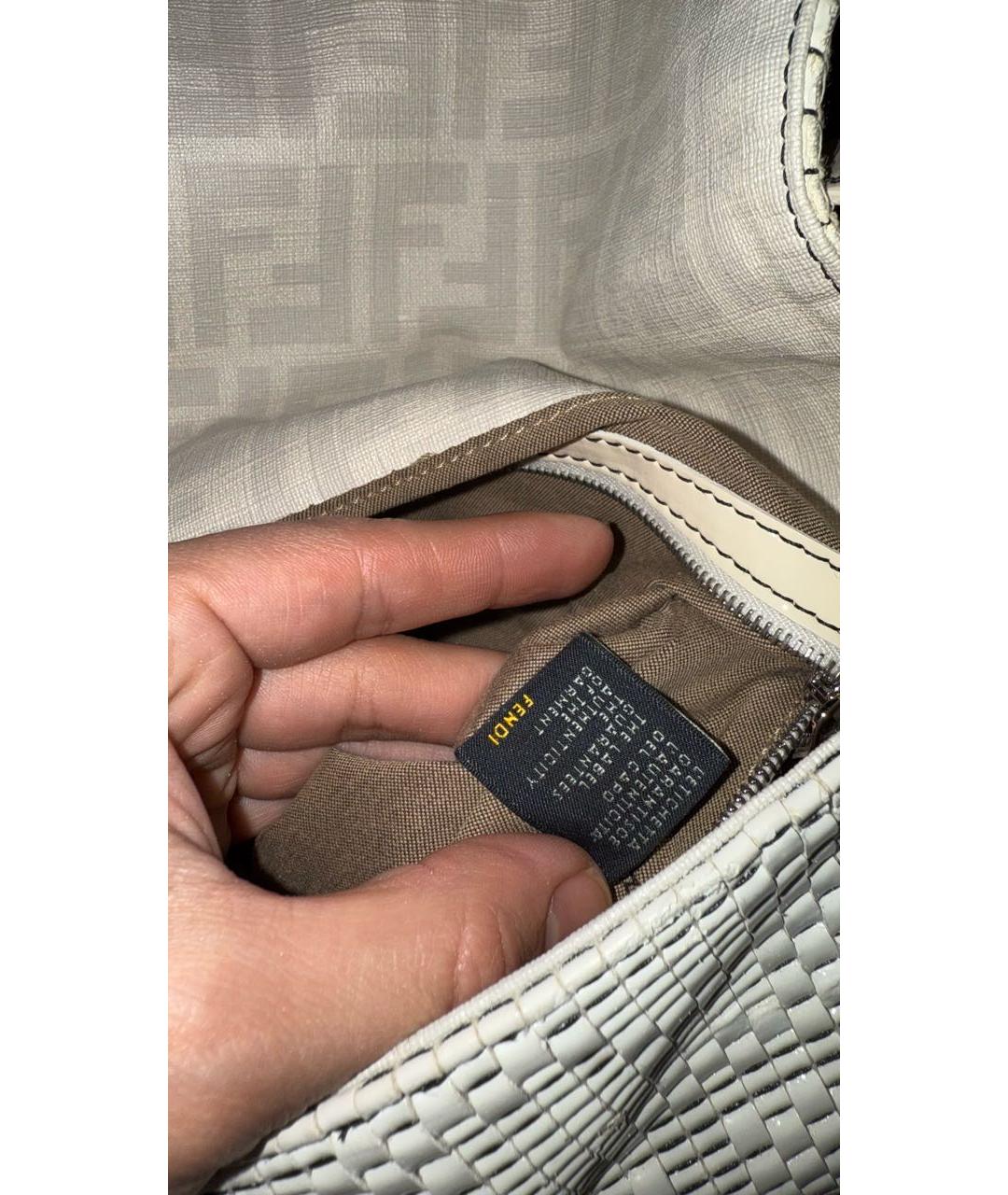 FENDI Белая сумка с короткими ручками из лакированной кожи, фото 6