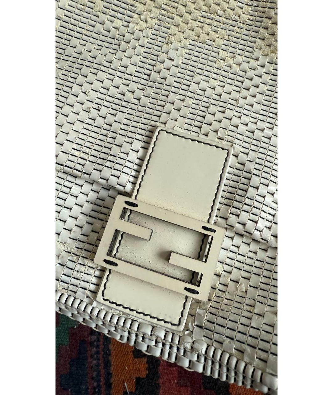 FENDI Белая сумка с короткими ручками из лакированной кожи, фото 5