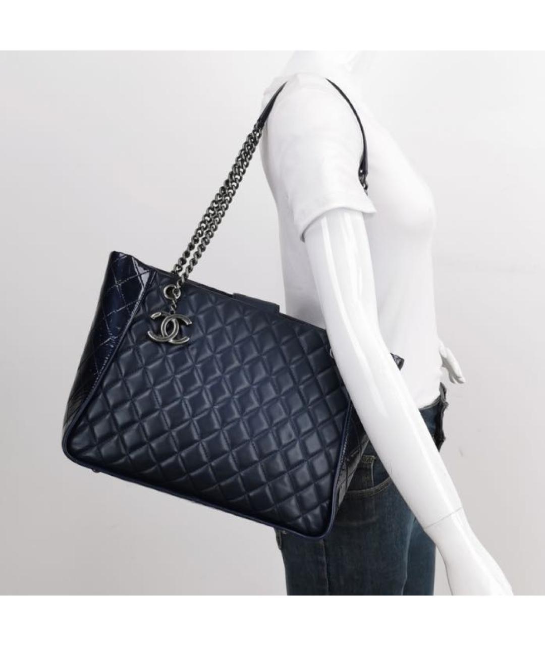 CHANEL Темно-синяя кожаная сумка тоут, фото 2