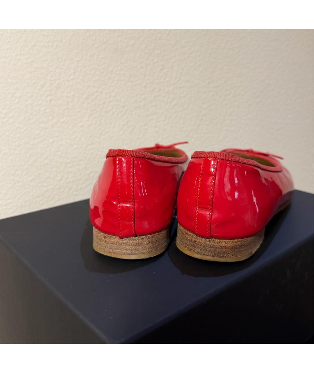 CHANEL Красные балетки из лакированной кожи, фото 4
