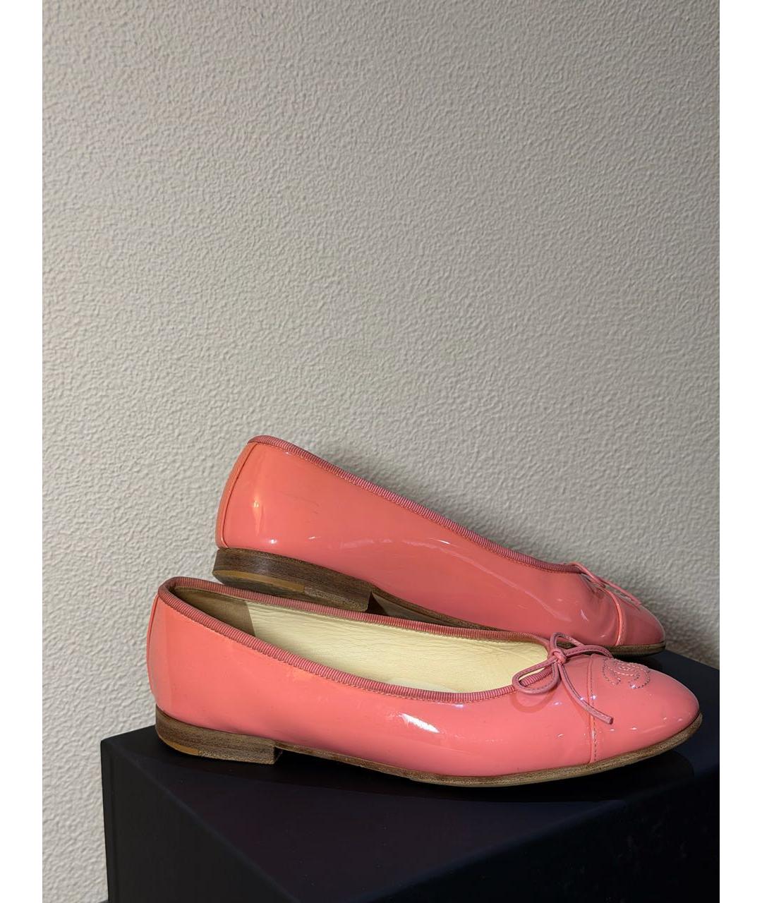 CHANEL Розовые балетки из лакированной кожи, фото 6