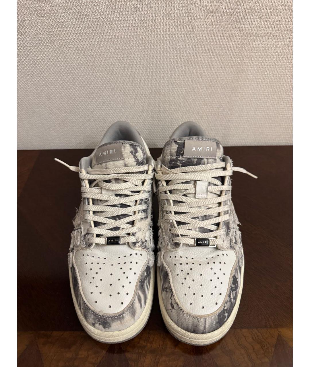 AMIRI Белые кожаные низкие кроссовки / кеды, фото 2