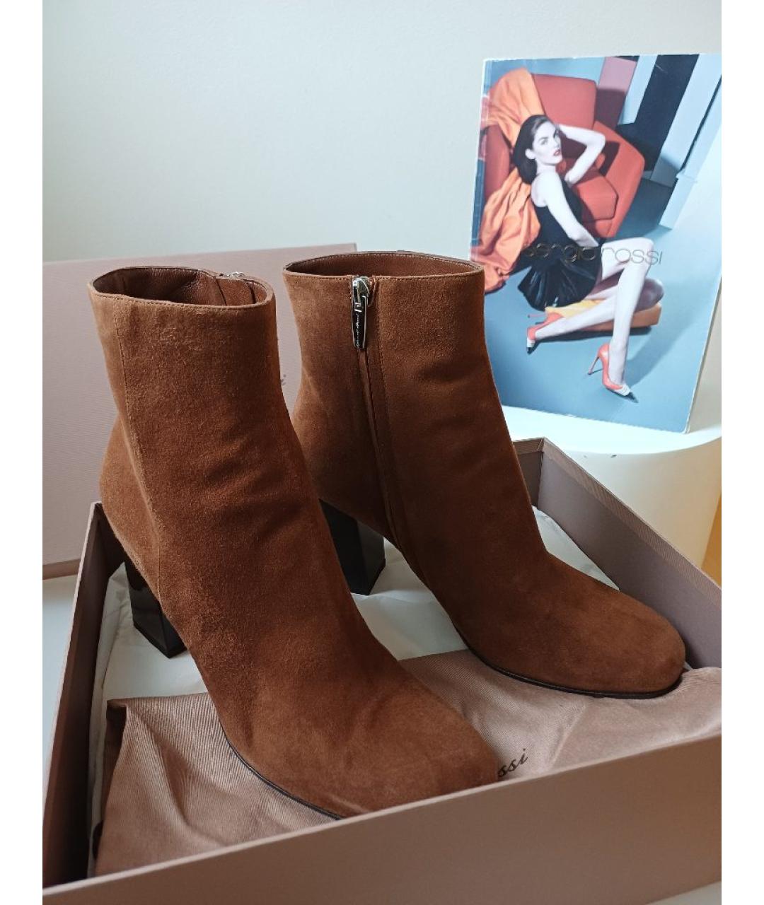 GIANVITO ROSSI Коричневые замшевые ботильоны, фото 5
