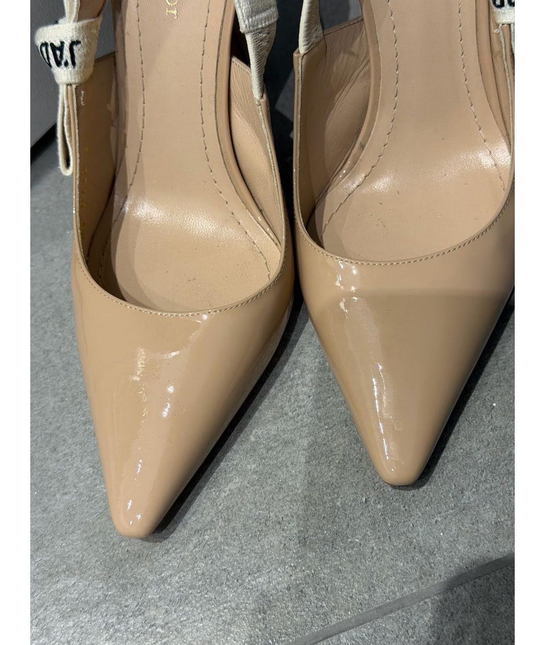 CHRISTIAN DIOR Бежевые туфли из лакированной кожи, фото 6