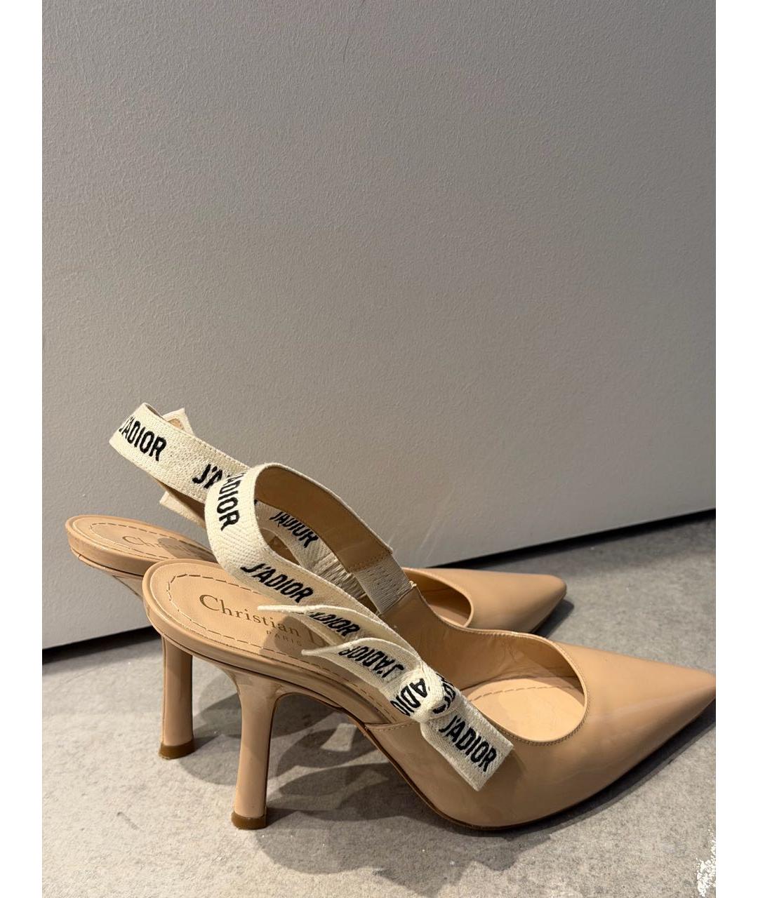 CHRISTIAN DIOR Бежевые туфли из лакированной кожи, фото 3