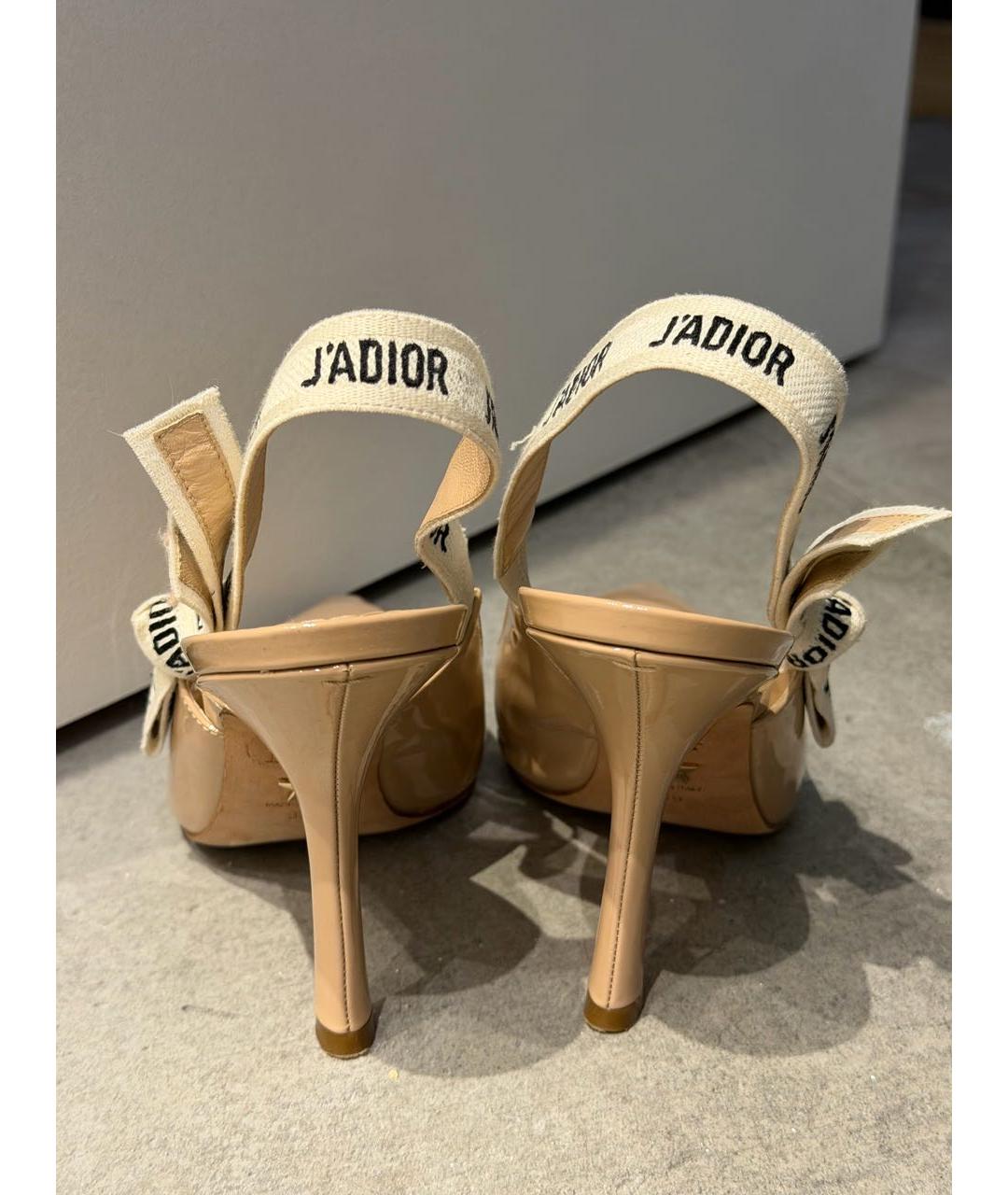 CHRISTIAN DIOR Бежевые туфли из лакированной кожи, фото 5