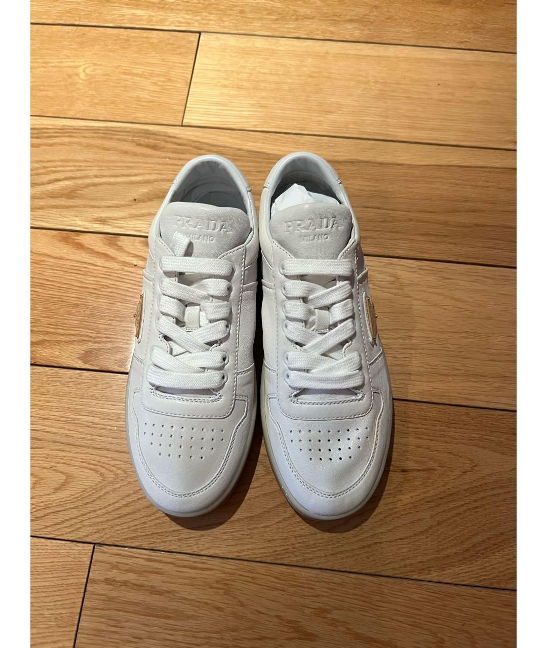 PRADA Белые кожаные кроссовки, фото 2