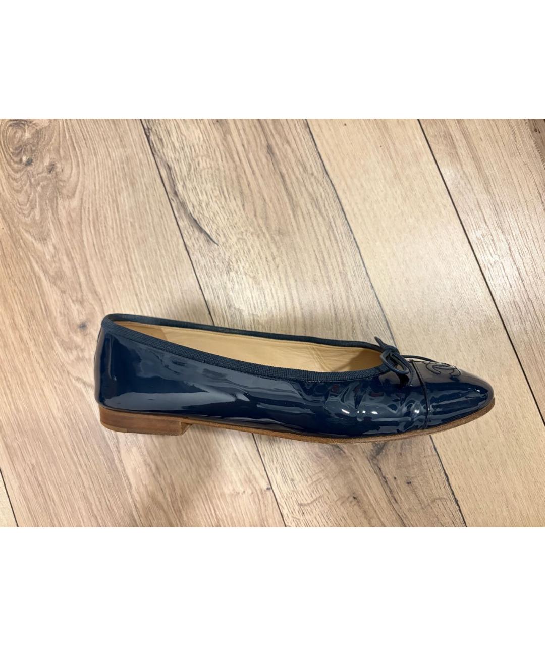 CHANEL Синие балетки из лакированной кожи, фото 3