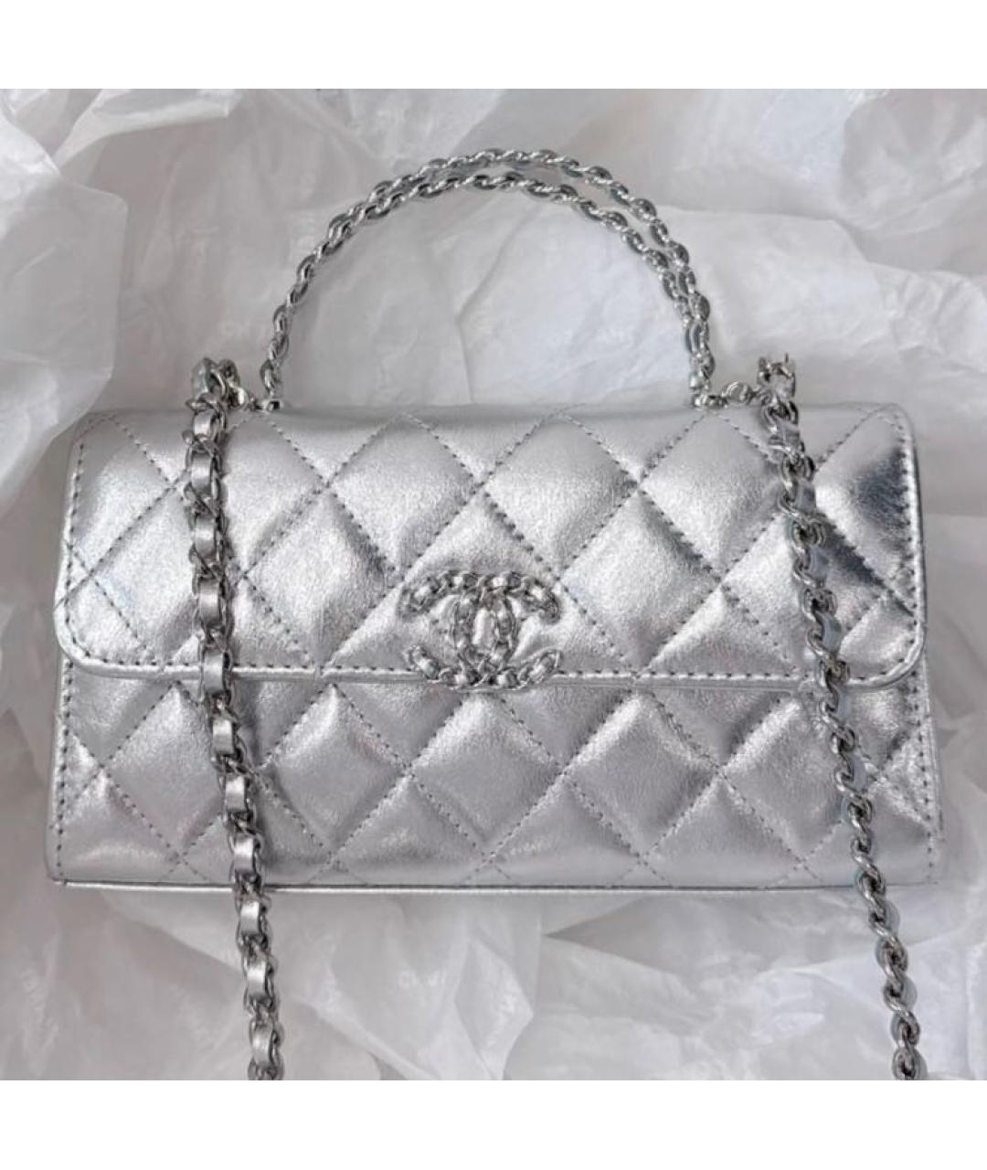 CHANEL Серебряная кожаная сумка с короткими ручками, фото 4