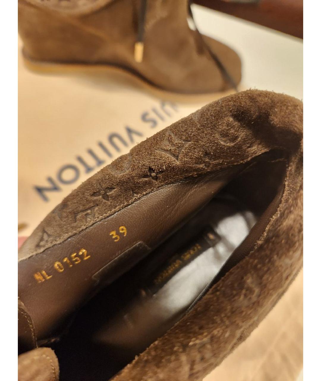 LOUIS VUITTON Коричневые замшевые ботильоны, фото 6