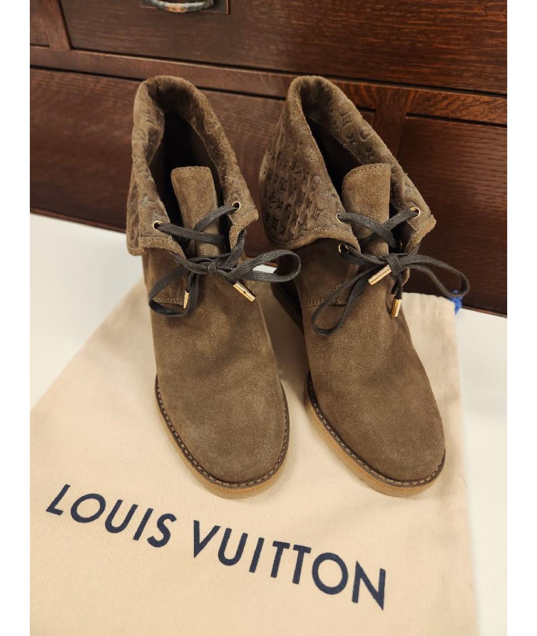 LOUIS VUITTON Коричневые замшевые ботильоны, фото 2