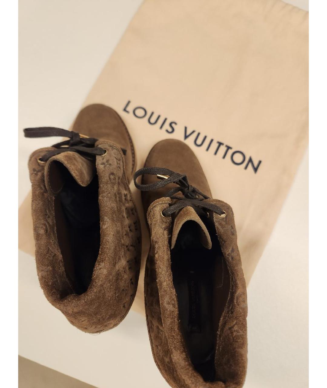 LOUIS VUITTON Коричневые замшевые ботильоны, фото 3