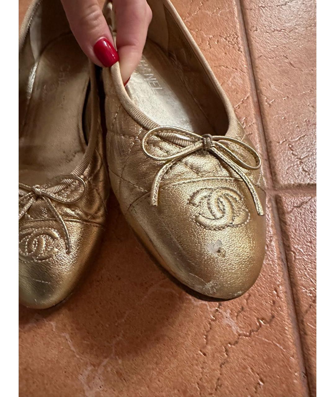 CHANEL Золотые кожаные балетки, фото 6