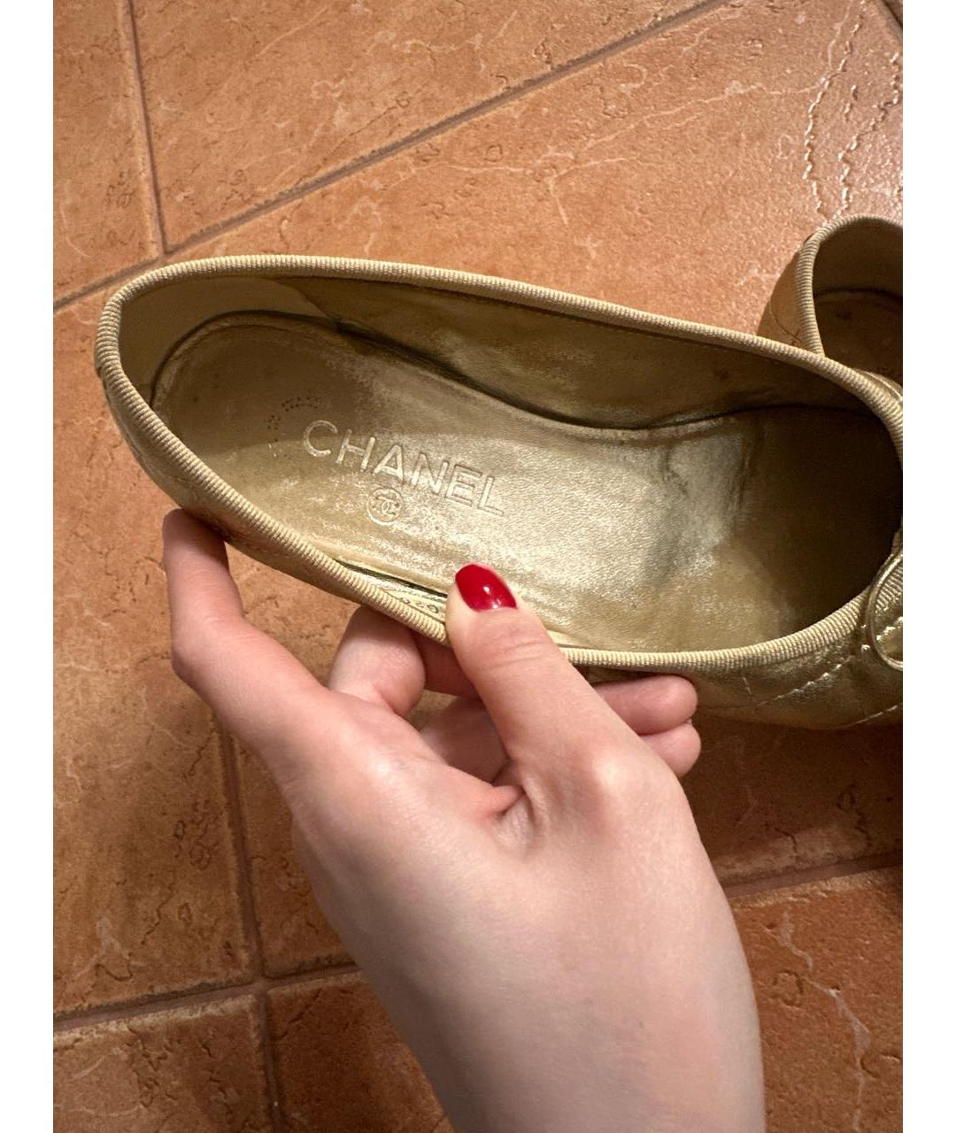 CHANEL Золотые кожаные балетки, фото 5
