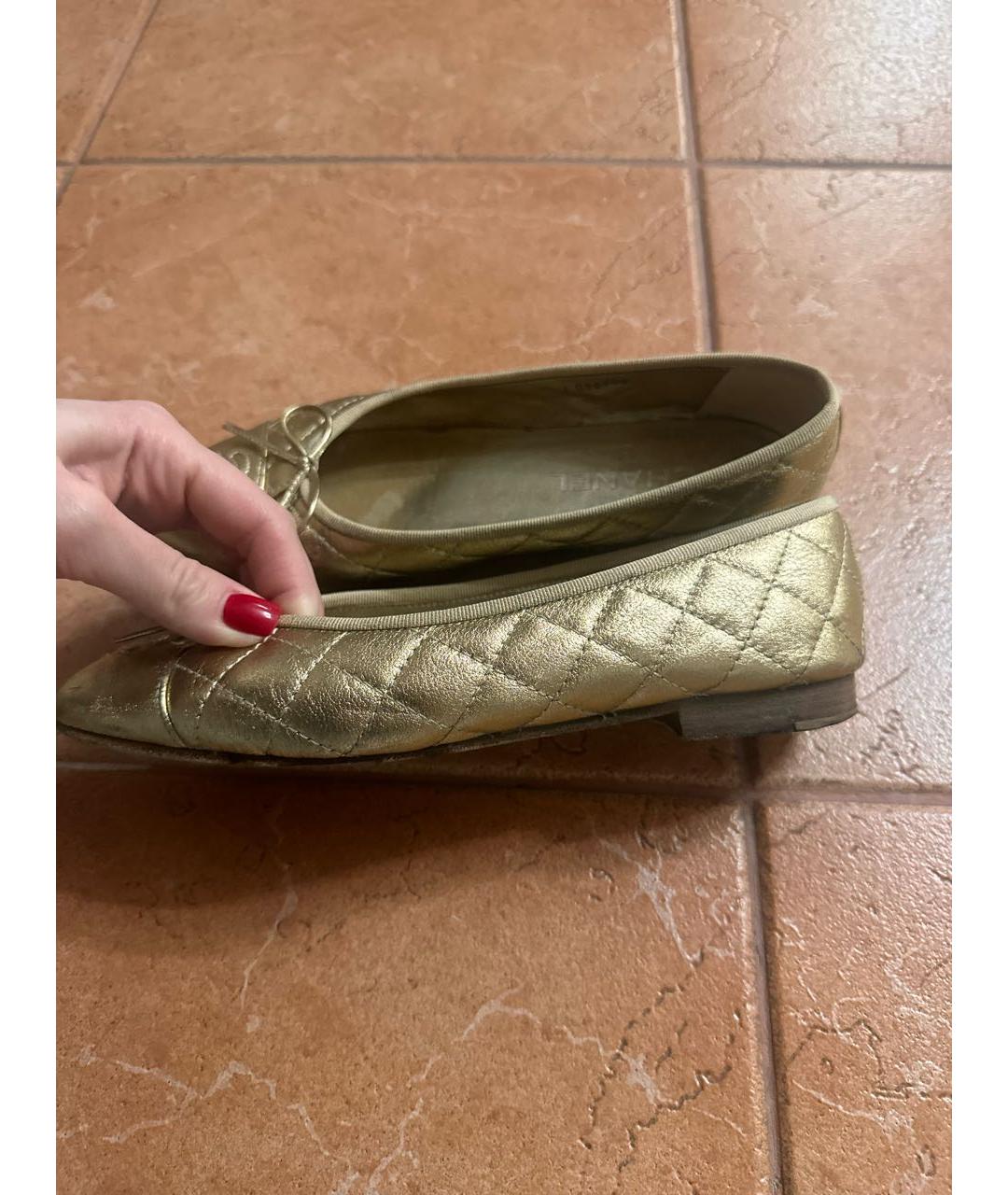 CHANEL Золотые кожаные балетки, фото 7