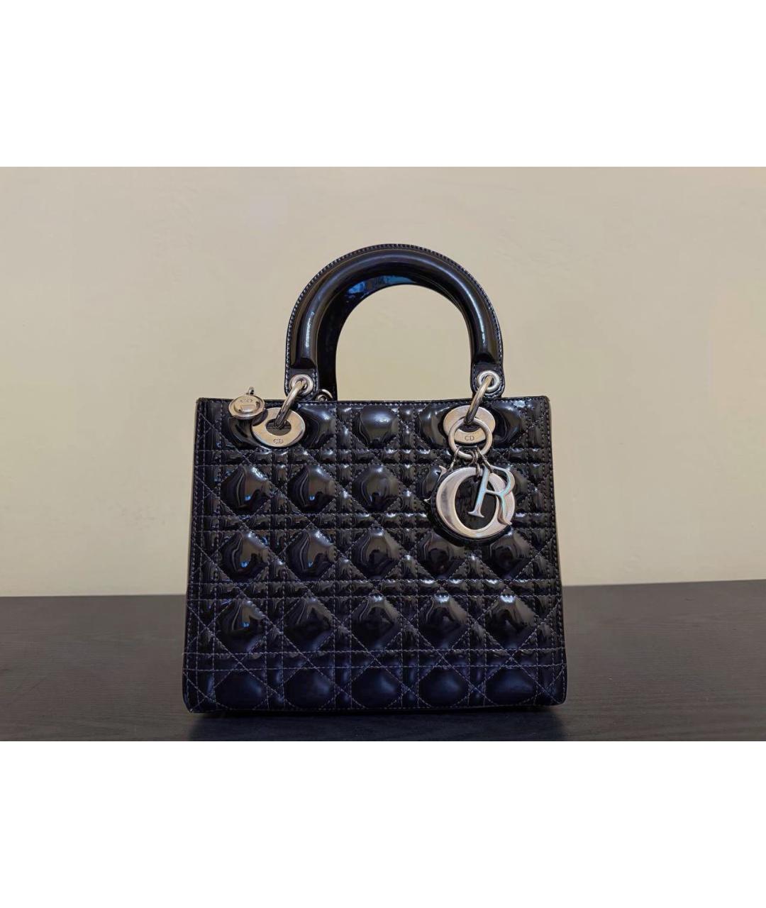 CHRISTIAN DIOR Черная сумка с короткими ручками из лакированной кожи, фото 8