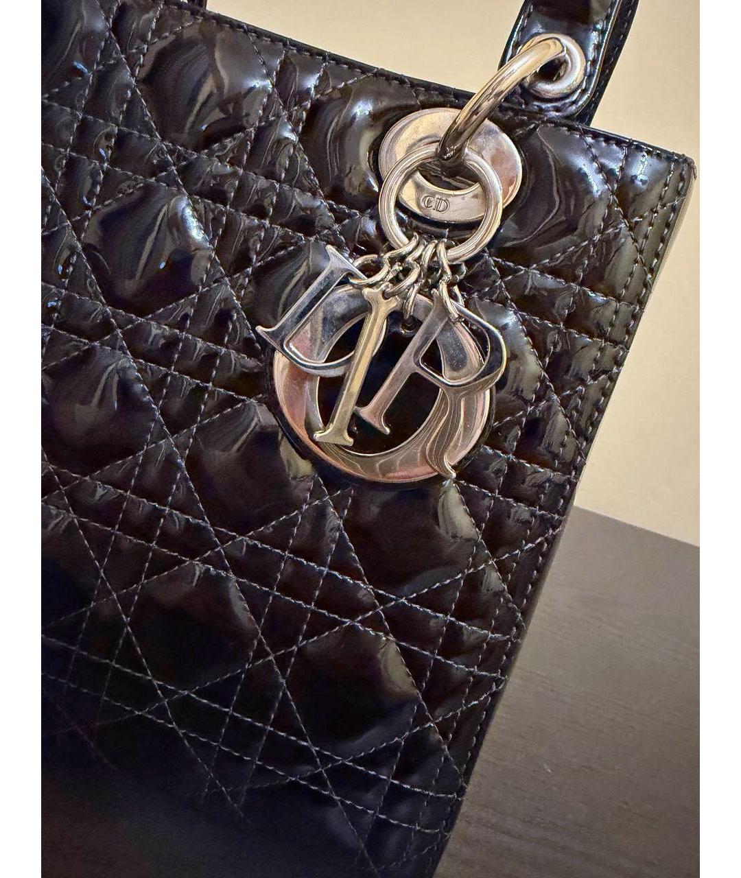 CHRISTIAN DIOR Черная сумка с короткими ручками из лакированной кожи, фото 5